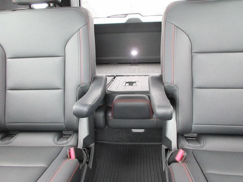 Certified 2025 Chevrolet Traverse Z71 w/ LPO, Floor Liner Package AWD/4WD image 21