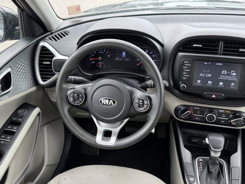 Used 2020 Kia Soul LX FWD image 13