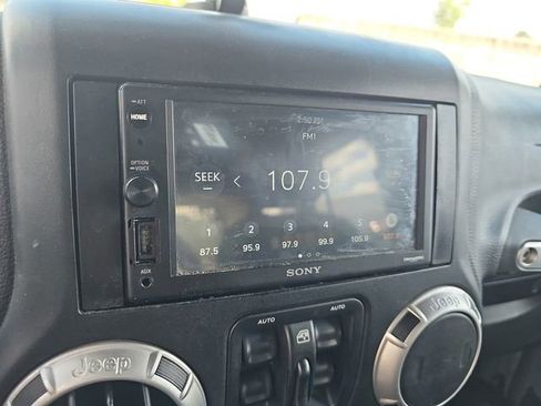 Used 2015 Jeep Wrangler Unlimited Sahara w/ Connectivity Group image 20