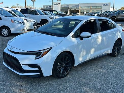 Used 2024 Toyota Corolla SE image 2