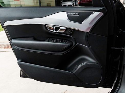 Used 2018 Volvo XC90 T5 Momentum w/ Convenience Package image 18