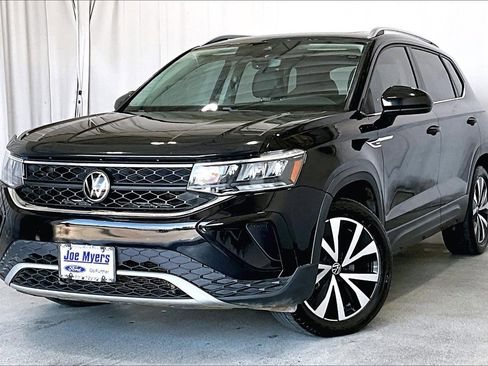 Used 2022 Volkswagen Taos SE w/ Panoramic Sunroof Package image 12