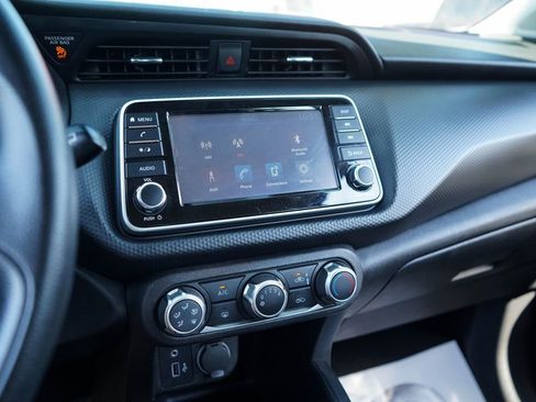 Used 2022 Nissan Kicks S FWD image 7