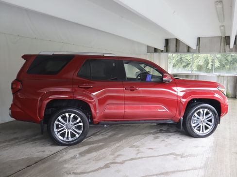 Used 2025 Toyota 4Runner Limited AWD/4WD image 6