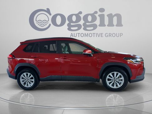 Used 2022 Toyota Corolla Cross LE w/ Moonroof Package FWD image 6