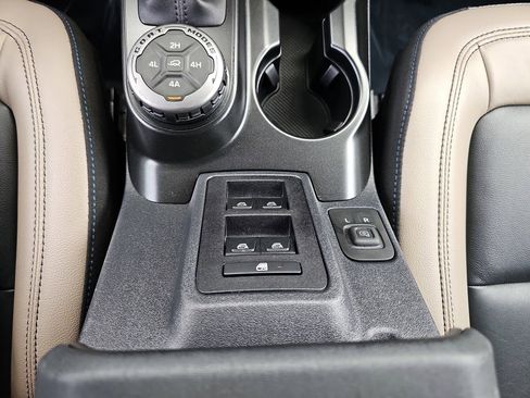 Used 2023 Ford Bronco Wildtrak image 30