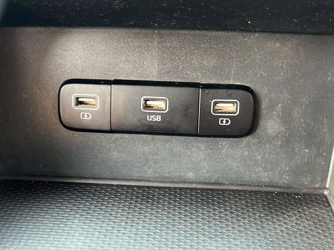 Used 2022 Kia Carnival LX FWD image 20