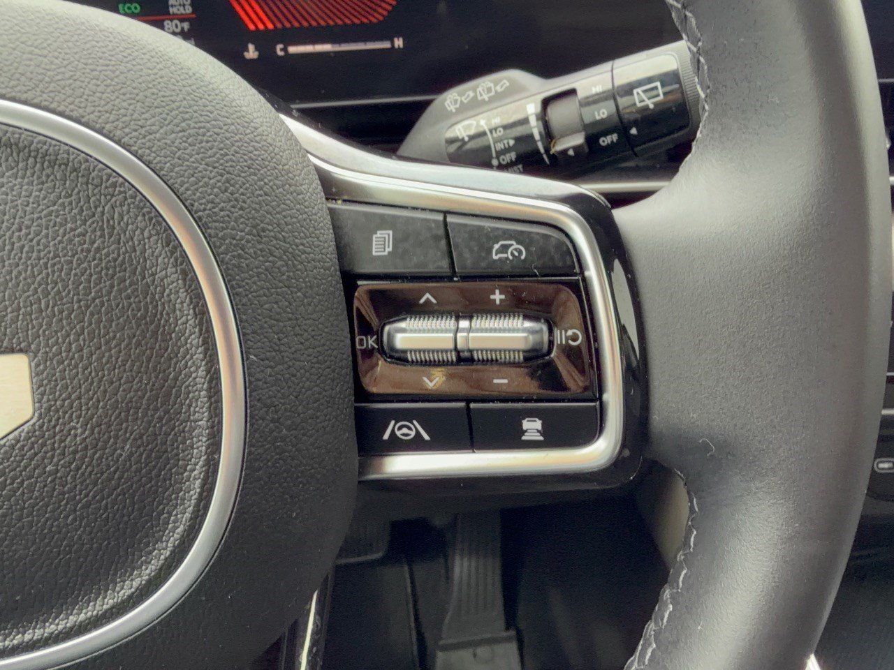 Used 2025 Kia Carnival EX FWD image 19