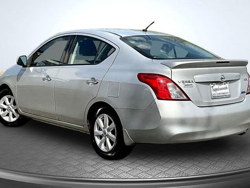 Used 2014 Nissan Versa SV w/ Convenience Package image 4