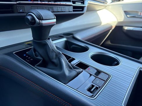 Used 2023 Toyota Sienna XSE image 31