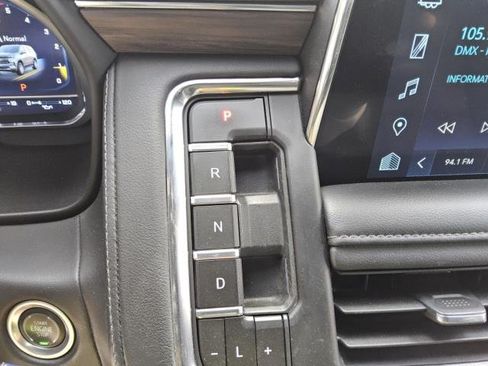 Used 2024 Chevrolet Suburban LT RWD image 5