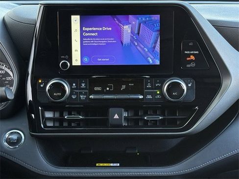 Used 2023 Toyota Highlander XLE image 18