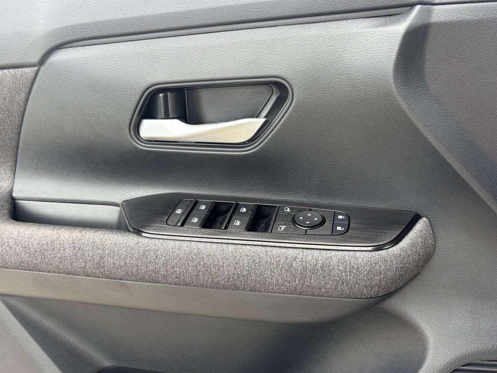 Certified 2026 Nissan Kicks SV FWD image 22