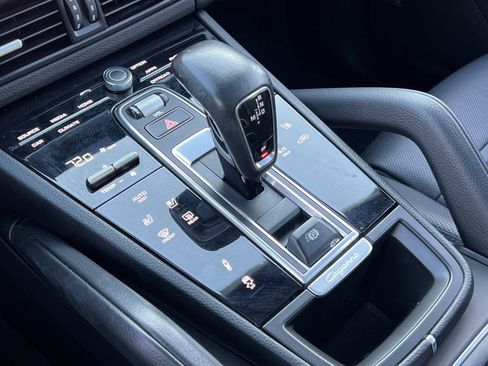 Certified 2021 Porsche Cayenne Coupe image 27