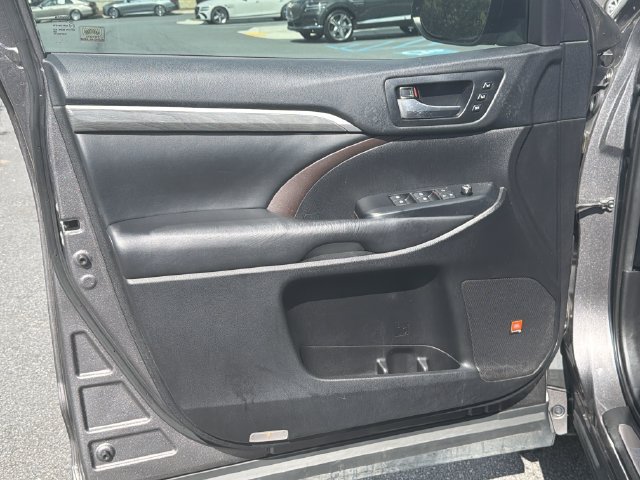 Used 2019 Toyota Highlander Limited Platinum AWD/4WD image 12