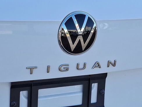 Certified 2022 Volkswagen Tiguan SE image 33