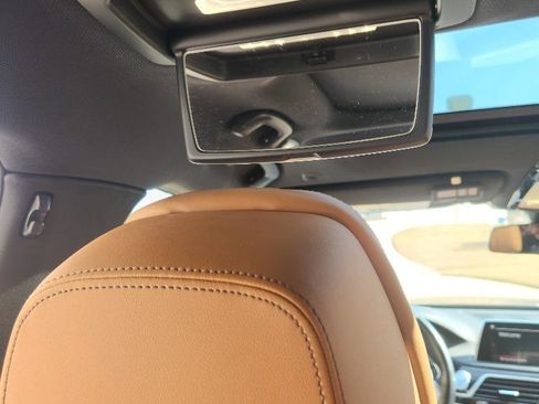 Used 2022 BMW 750i xDrive w/ Executive Package image 21