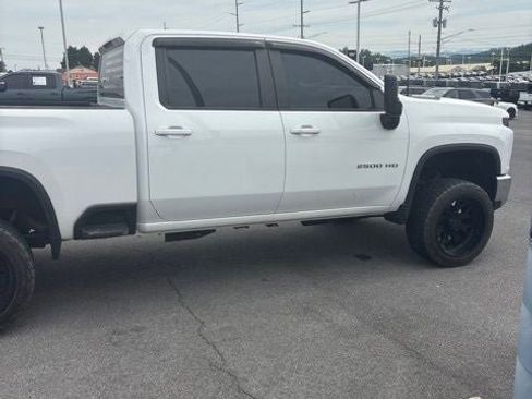 Used 2022 Chevrolet Silverado 2500 LT w/ Convenience Package AWD/4WD image 6
