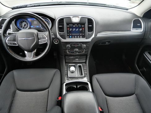 Used 2022 Chrysler 300 Touring w/ Sport Appearance Package image 10