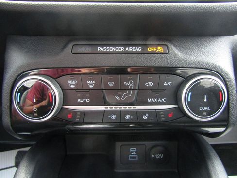 Used 2022 Ford Escape Titanium AWD/4WD image 17