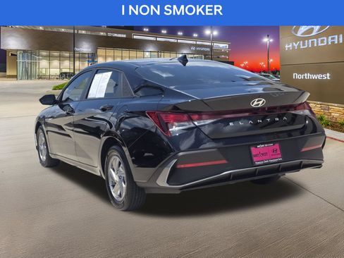 Certified 2026 Hyundai Elantra SE FWD image 9