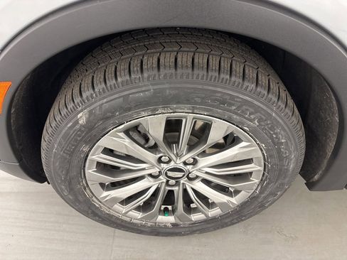 Used 2024 Cadillac XT4 Premium Luxury image 11