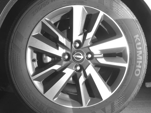 Used 2025 Nissan Versa SV image 12