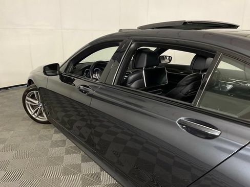 Used 2018 BMW 750i xDrive w/ Autobahn Package AWD/4WD image 40