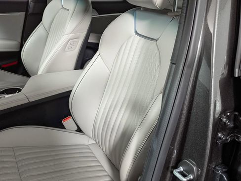 Used 2023 Genesis G70 2.0T w/ Sport Prestige Package image 17