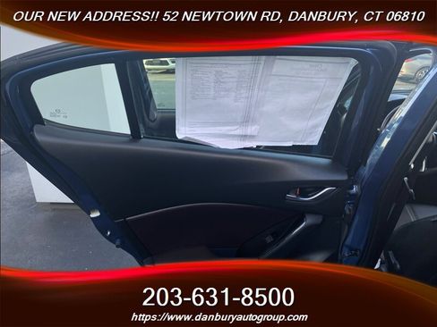 Used 2018 MAZDA MAZDA3 Touring FWD image 14