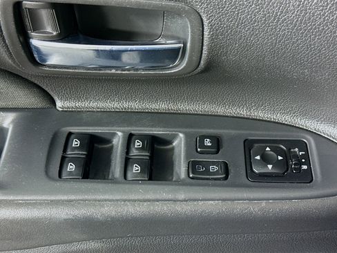 Used 2020 Mitsubishi Outlander ES image 23