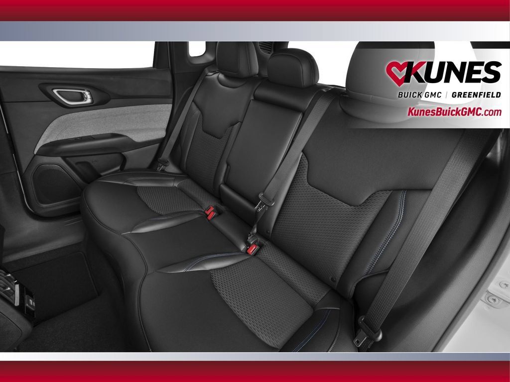 Used 2025 Jeep Compass Limited AWD/4WD image 13