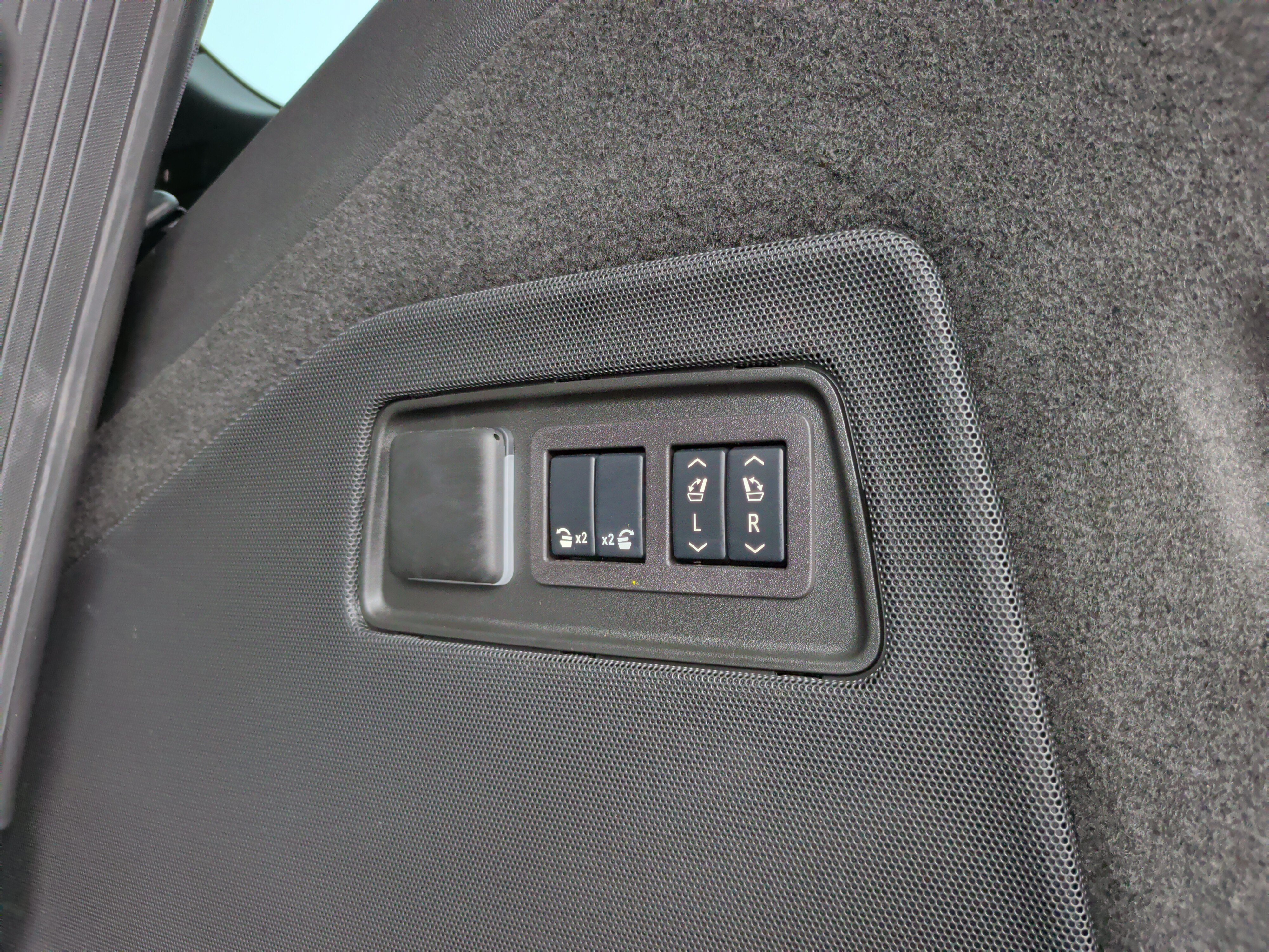 Used 2024 Cadillac Escalade Premium Luxury AWD/4WD image 42