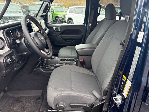 New 2025 Jeep Gladiator Sport image 14