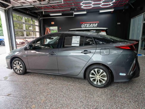 Used 2020 Toyota Prius Prime XLE FWD image 2