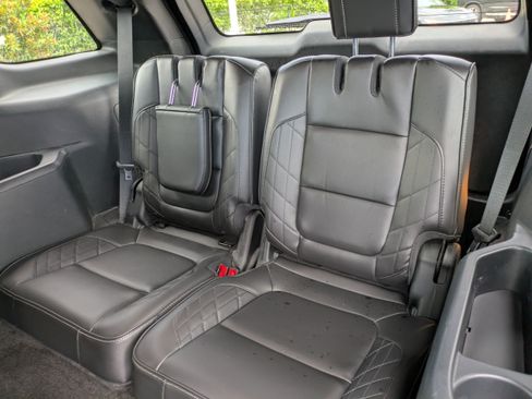 Used 2018 Ford Explorer Platinum AWD/4WD image 12