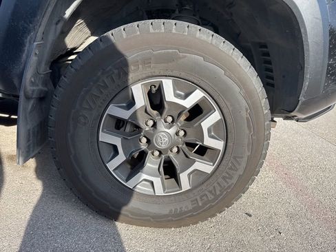 Used 2023 Toyota Tacoma TRD Off-Road w/ Technology Package image 3