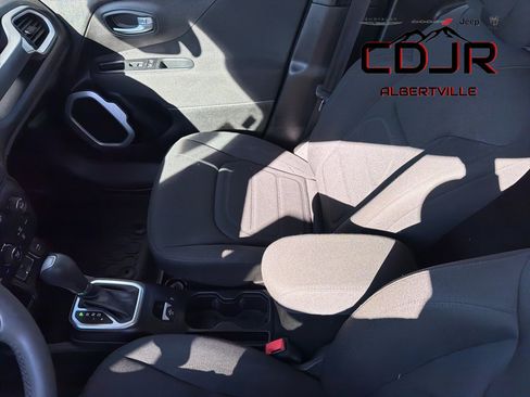 Used 2018 Jeep Renegade Latitude w/ Popular Equipment Group image 37