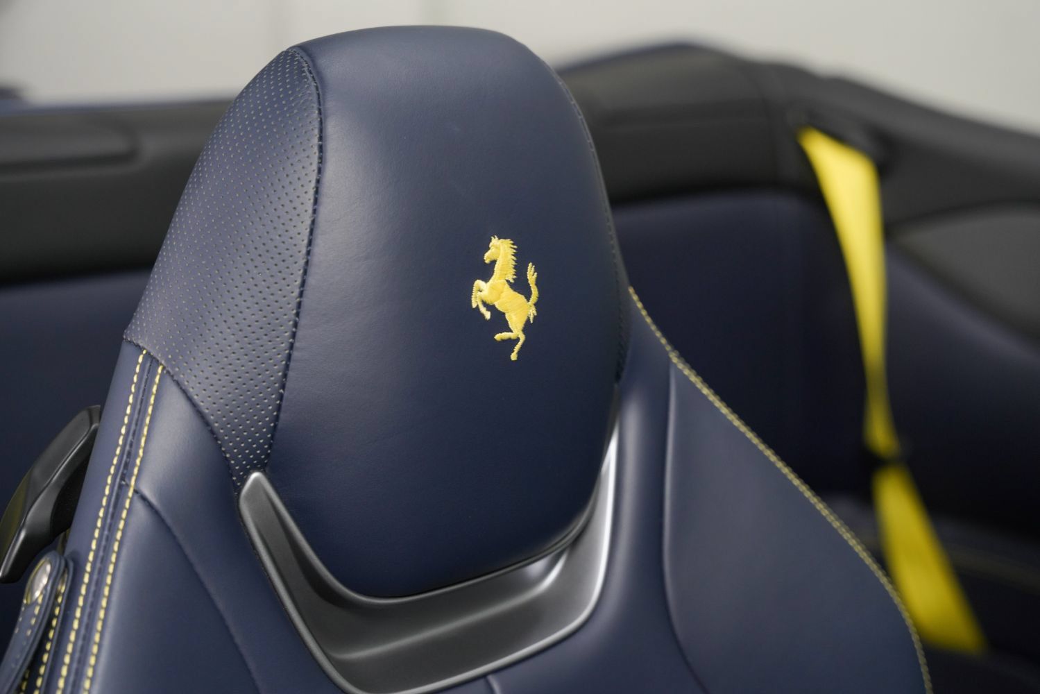 Used 2019 Ferrari Portofino RWD image 31