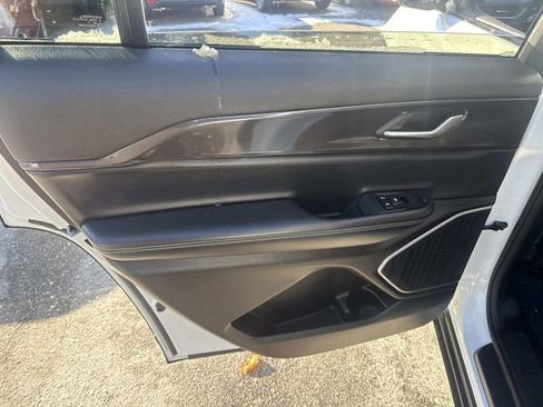 Used 2021 Jeep Grand Cherokee L Laredo image 18