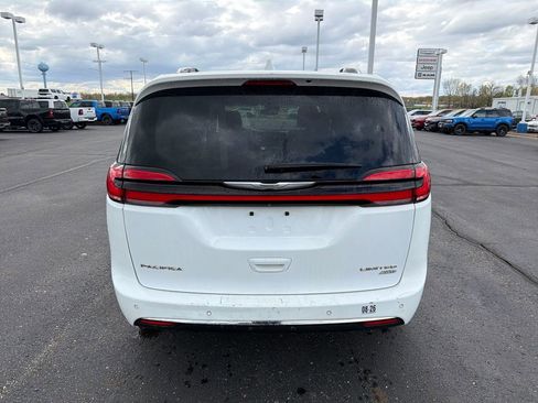 Used 2021 Chrysler Pacifica Limited w/ Premium & Safety Sphere Group AWD/4WD image 4