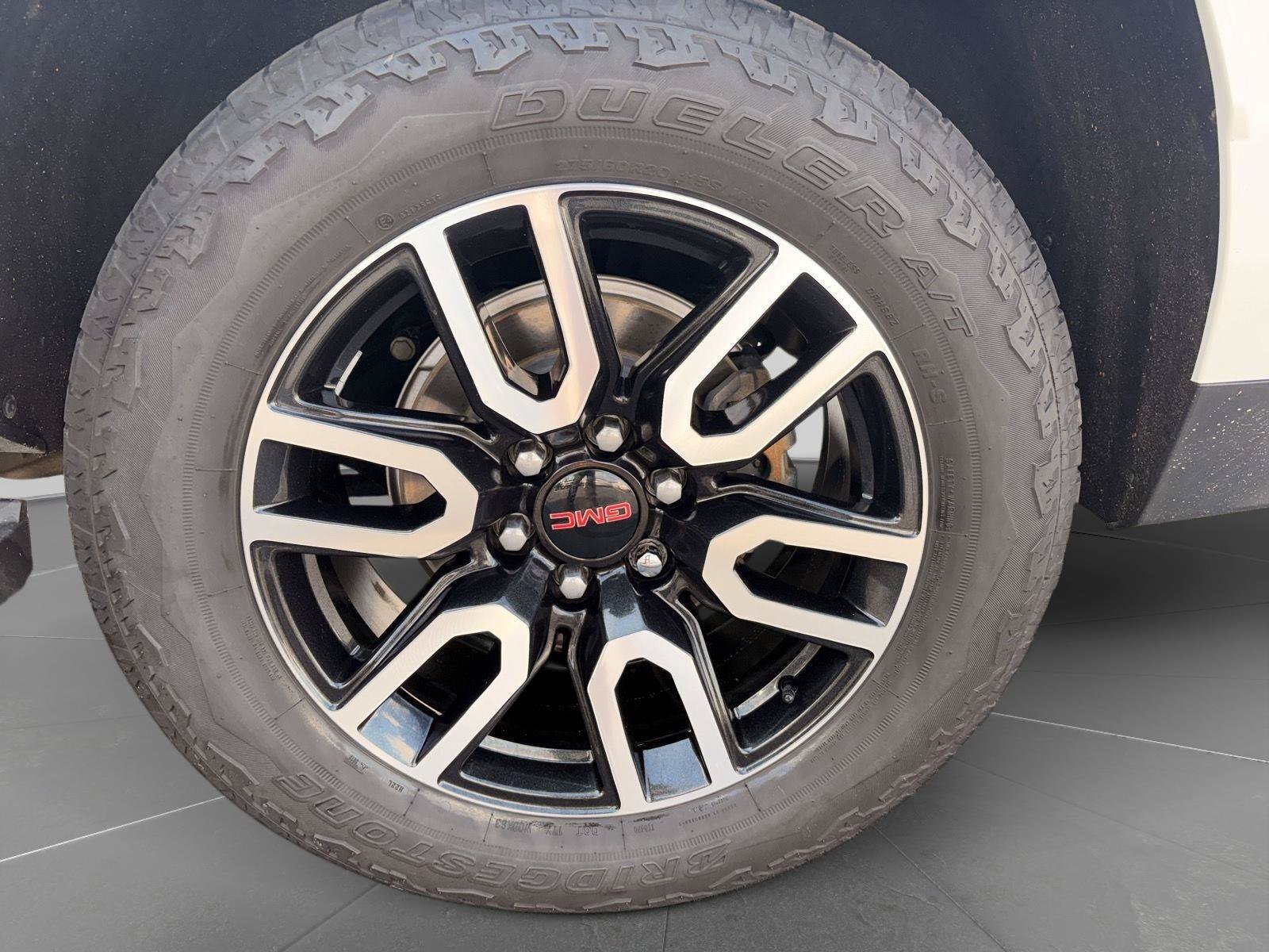 Used 2024 GMC Yukon XL AT4 w/ Technology Package AWD/4WD image 11