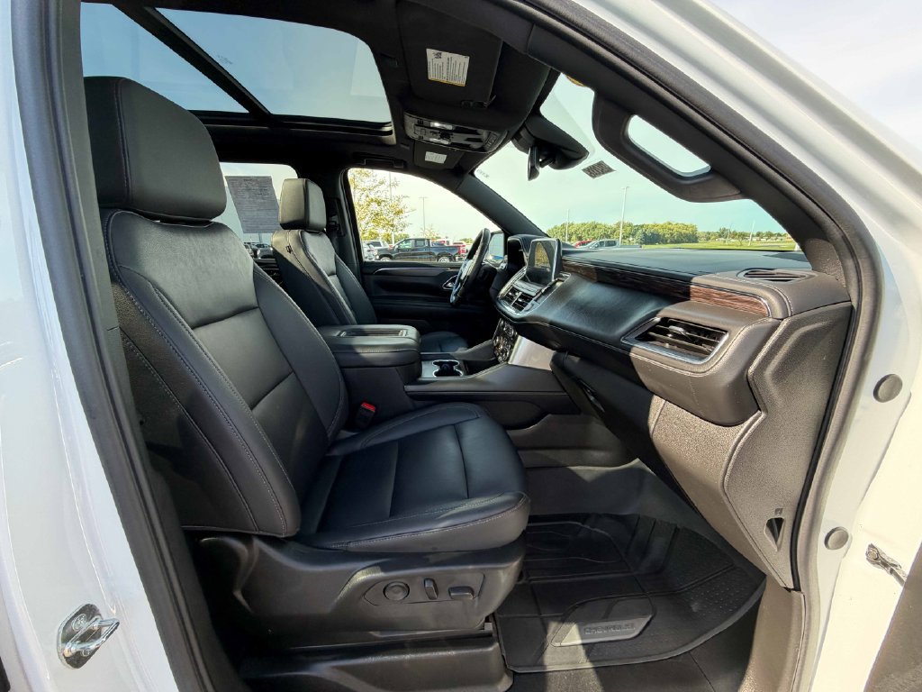 Used 2024 Chevrolet Suburban Z71 w/ Luxury Package AWD/4WD image 23