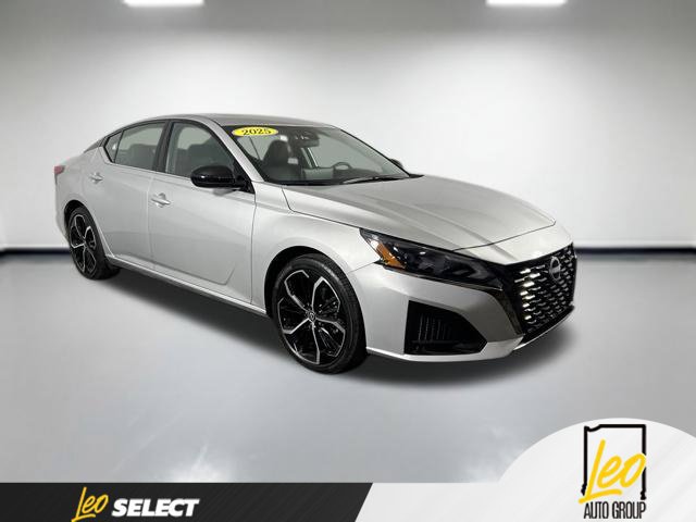 Used 2025 Nissan Altima 2.5 SR w/ SR Premium Package FWD image 26
