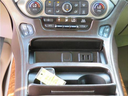 Used 2016 Chevrolet Suburban LTZ image 34