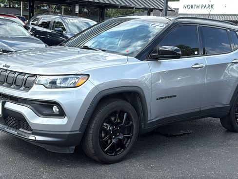 Used 2022 Jeep Compass Latitude FWD image 4