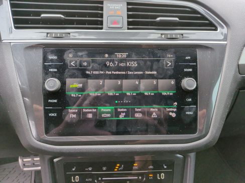 Used 2023 Volkswagen Tiguan SE R-Line FWD image 11