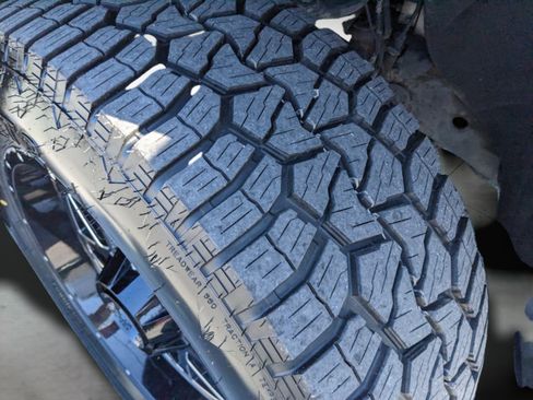 Used 2019 GMC Sierra 1500 SLT w/ SLT Premium Plus Package AWD/4WD image 41