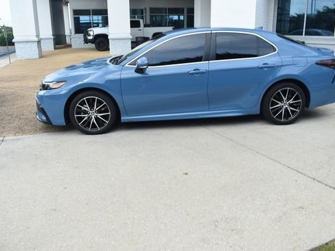 Used 2023 Toyota Camry SE w/ Convenience Package FWD image 6