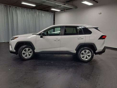 Used 2023 Toyota RAV4 LE AWD/4WD image 5